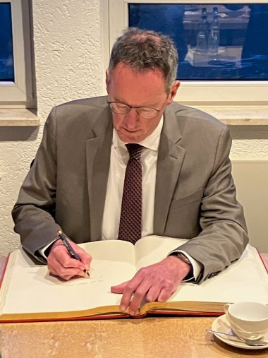 Eintrag ins goldene Buch der Stadt Zell (Mosel)