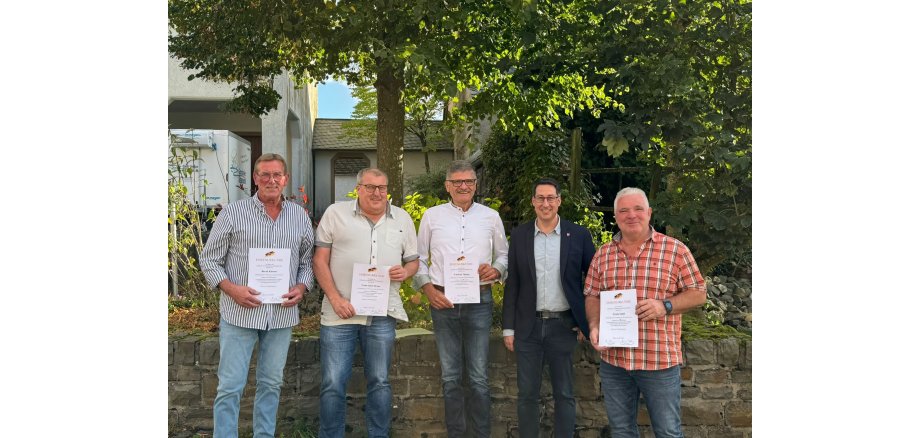 v.l.n.r.: Bernd Klemm, Franz Josef Zirwes, Ortsbürgermeister Winfried Theisen, Bürgermeister Jürgen Hoffmann, Frank Sabel