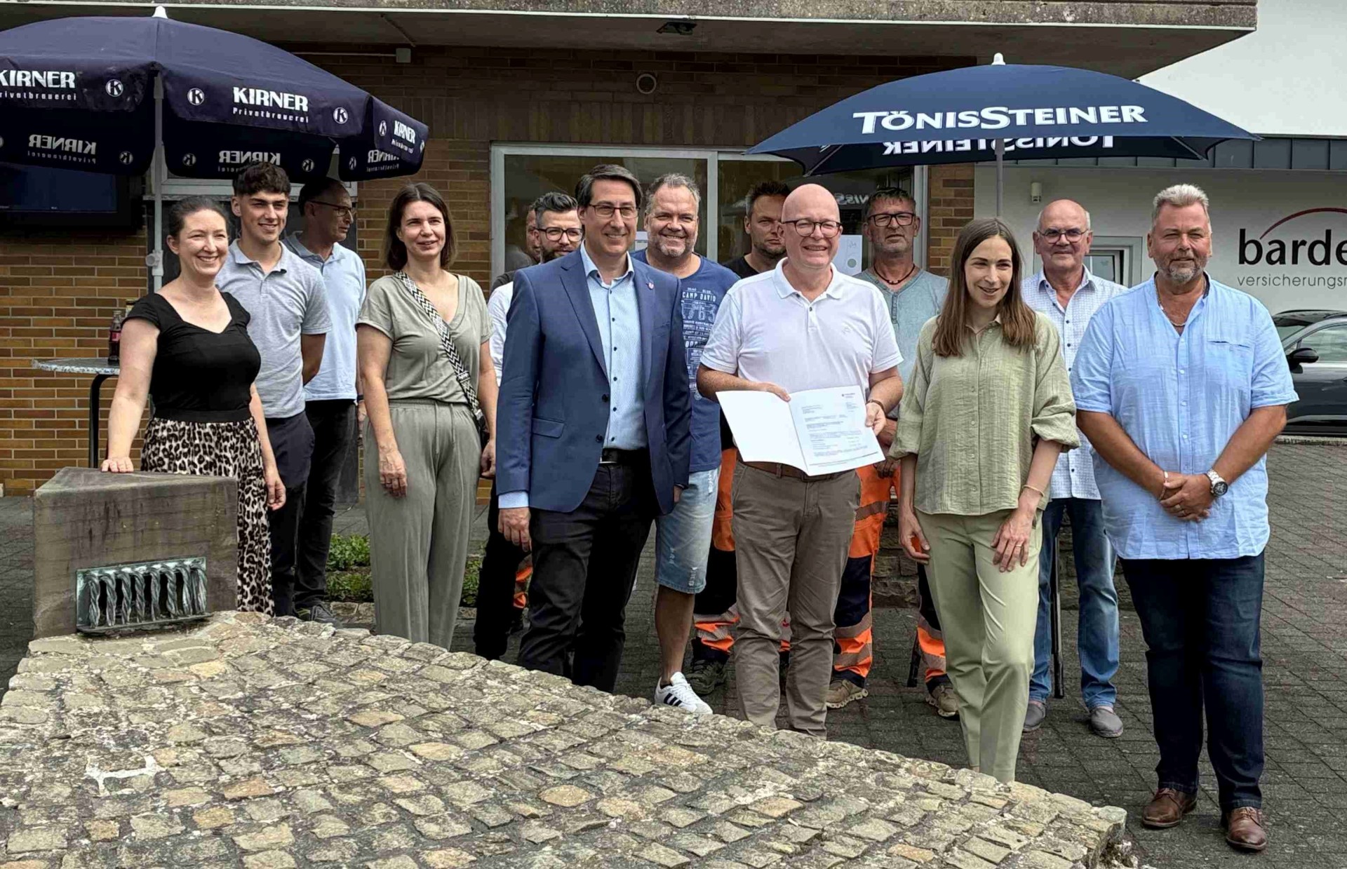 Foto: Staatssekretärin Fischer in Blankenrath: 258.800 Euro für Neugestaltung des Dorfplatzes