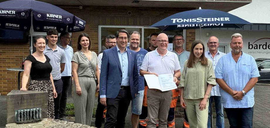 Foto: Staatssekretärin Fischer in Blankenrath: 258.800 Euro für Neugestaltung des Dorfplatzes