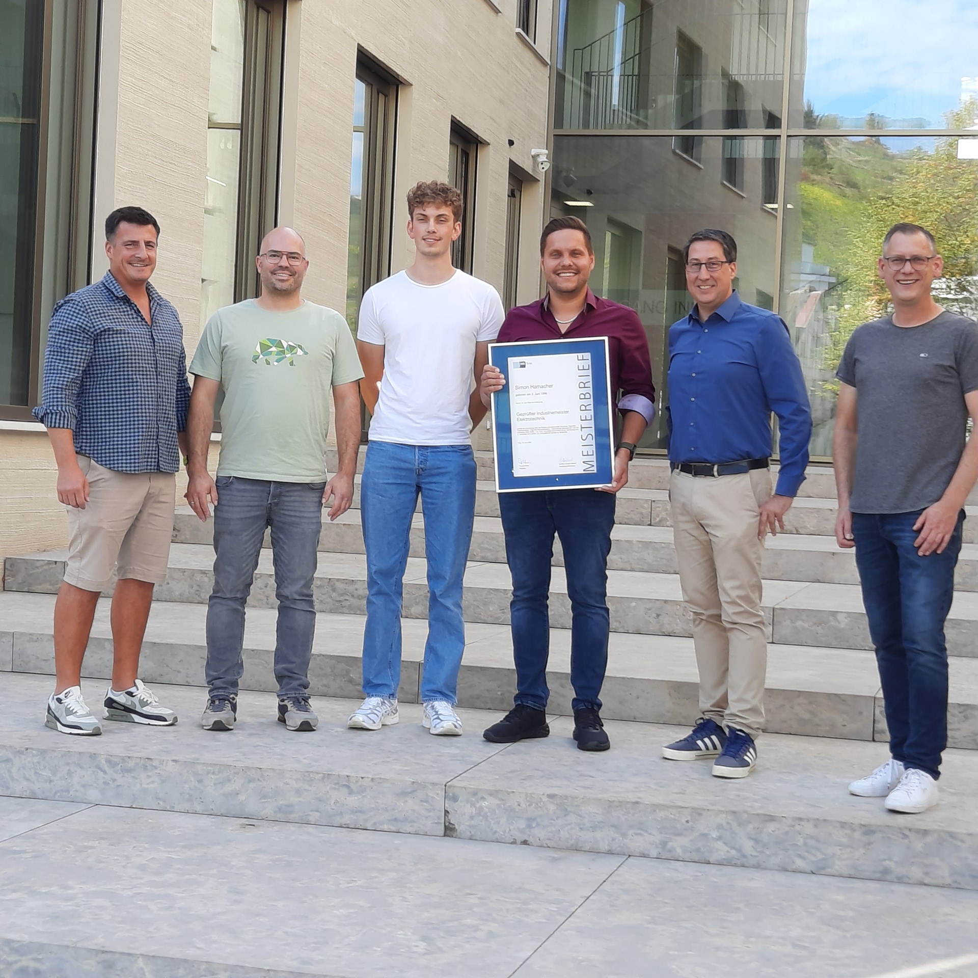 V.l.n.r.: Peter Weber, Sebastian Berhard, Leon Engel, Simon Hamacher, Bürgermeister Jürgen Hoffmann, Martin Steinmetz V.l.n.r.: Peter Weber, Sebastian Berhard, Leon Engel, Simon Hamacher, Bürgermeister Jürgen Hoffmann, Martin Steinmetz