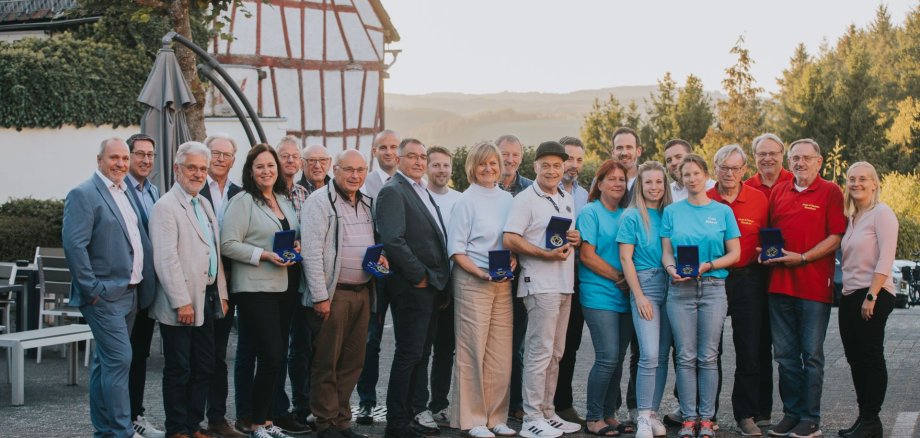 Die Gewinnerinnen und Gewinner des Westenergie LokalStars-Awards 2026 freuen sich über die Auszeichnung ihrer Projekte Die Gewinnerinnen und Gewinner des Westenergie LokalStars-Awards 2026 freuen sich über die Auszeichnung ihrer Projekte