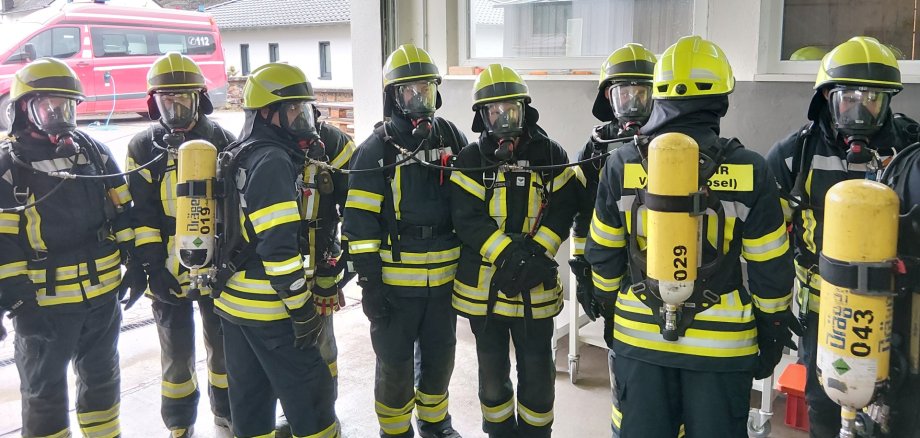 Übungstag Atemschutznotfall bei der Feuerwehr Übungstag Atemschutznotfall bei der Feuerwehr